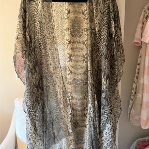 Francesca's Collections Black and Gray Shrug Sweater